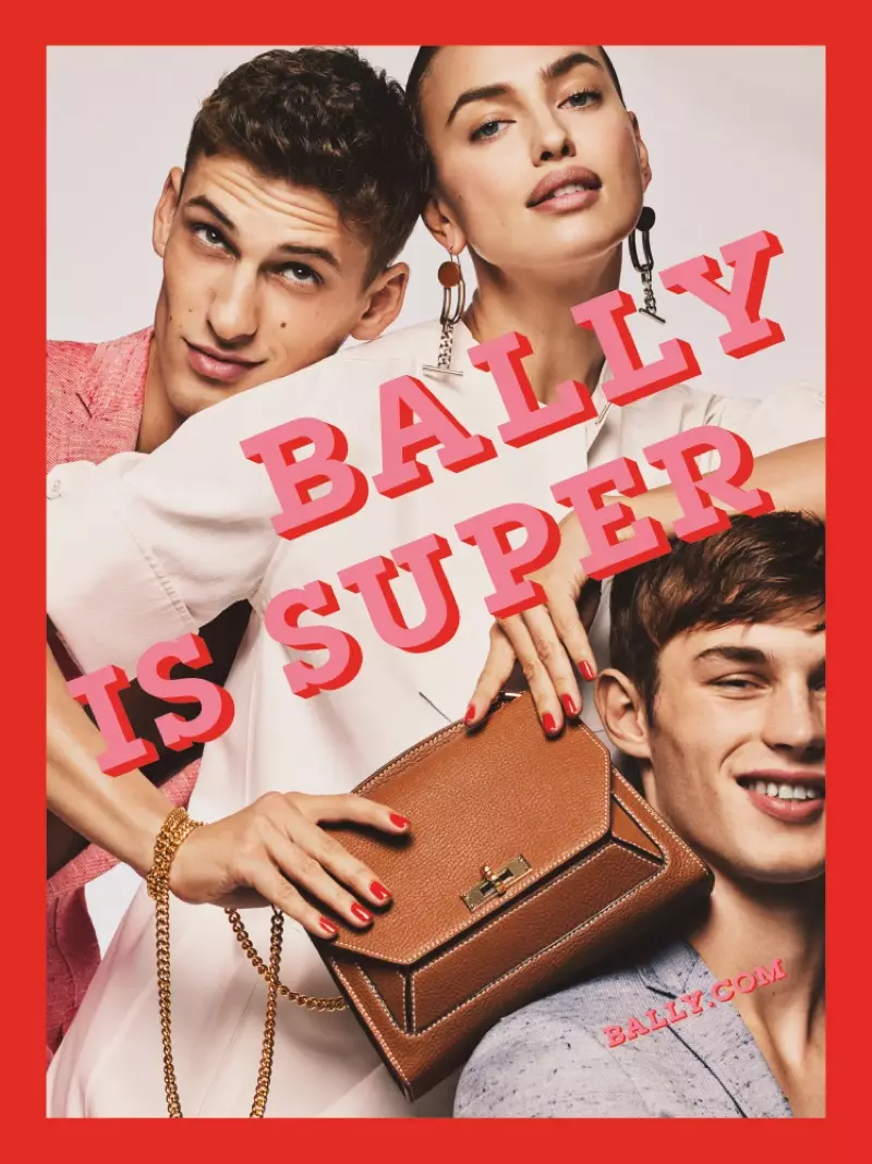 Una imatge de la campanya de la primavera de 2017 de Bally amb Irina Shayk, Kit Butler i David Trulik