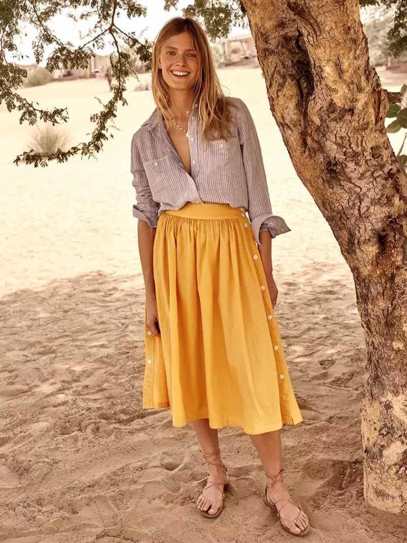 Madewell 条纹系带衬衫、侧扣半身裙和 Boardwalk 系带凉鞋