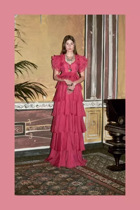 Gucci lance une campagne pré-automne dans une volière