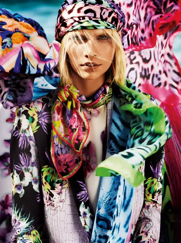 Aline Weber, Ginta Lapina ak Emily DiDonato Star nan Kanpay Spring 2013 Just Cavalli