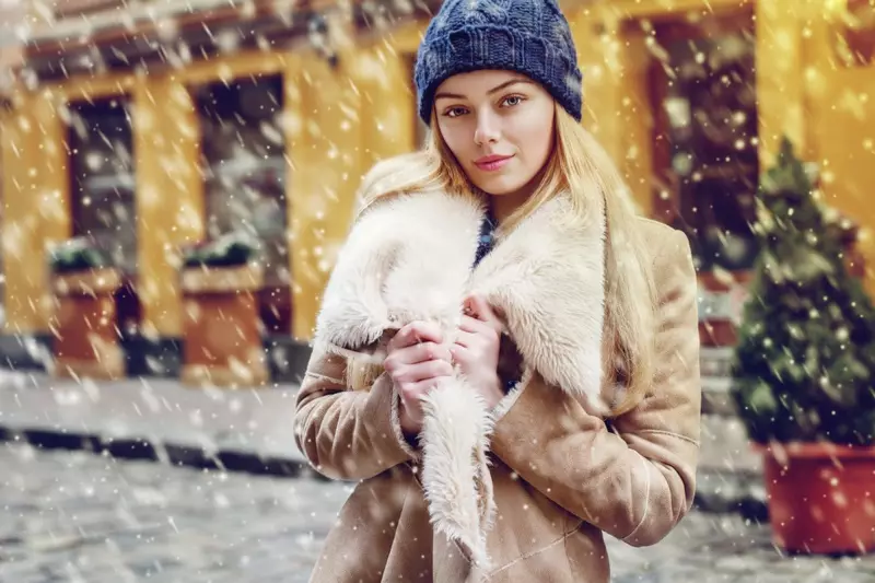 Snow Winter Fashion Beanie Brown Coat Model