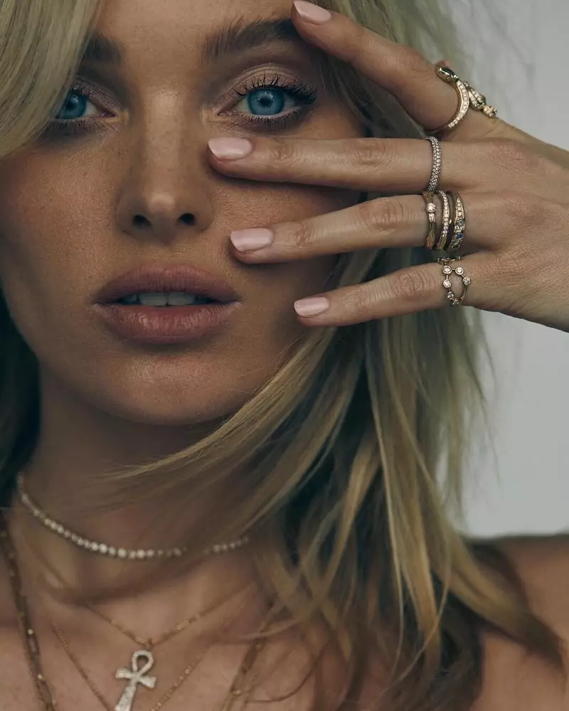 Mak bijou Logan Hollowell tape Elsa Hosk pou dènye kanpay li yo