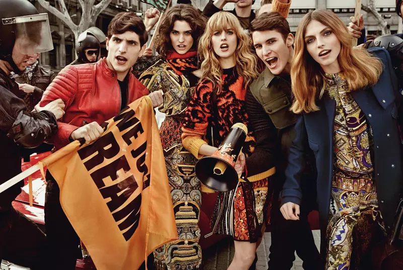 Campanha Just Cavalli Fall 2013 traz Karlina Caune, Julia Frauche e Manon Leloup