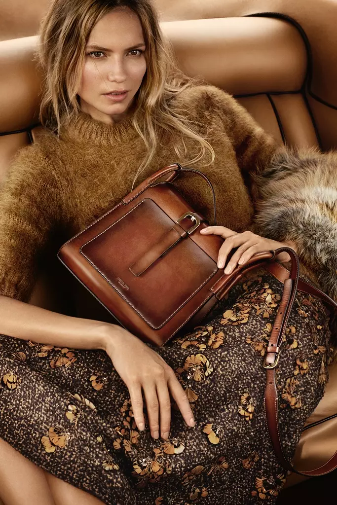 Natasha Poly estrela campanha de outono de 2015 da Michael Kors