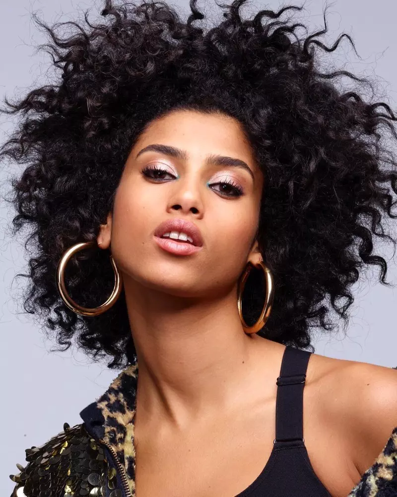 Imaan Hammam ປາກົດຢູ່ໃນແຄມເປນ Revlon