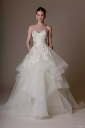 空灵的婚礼造型：Marchesa 2016 春季婚纱