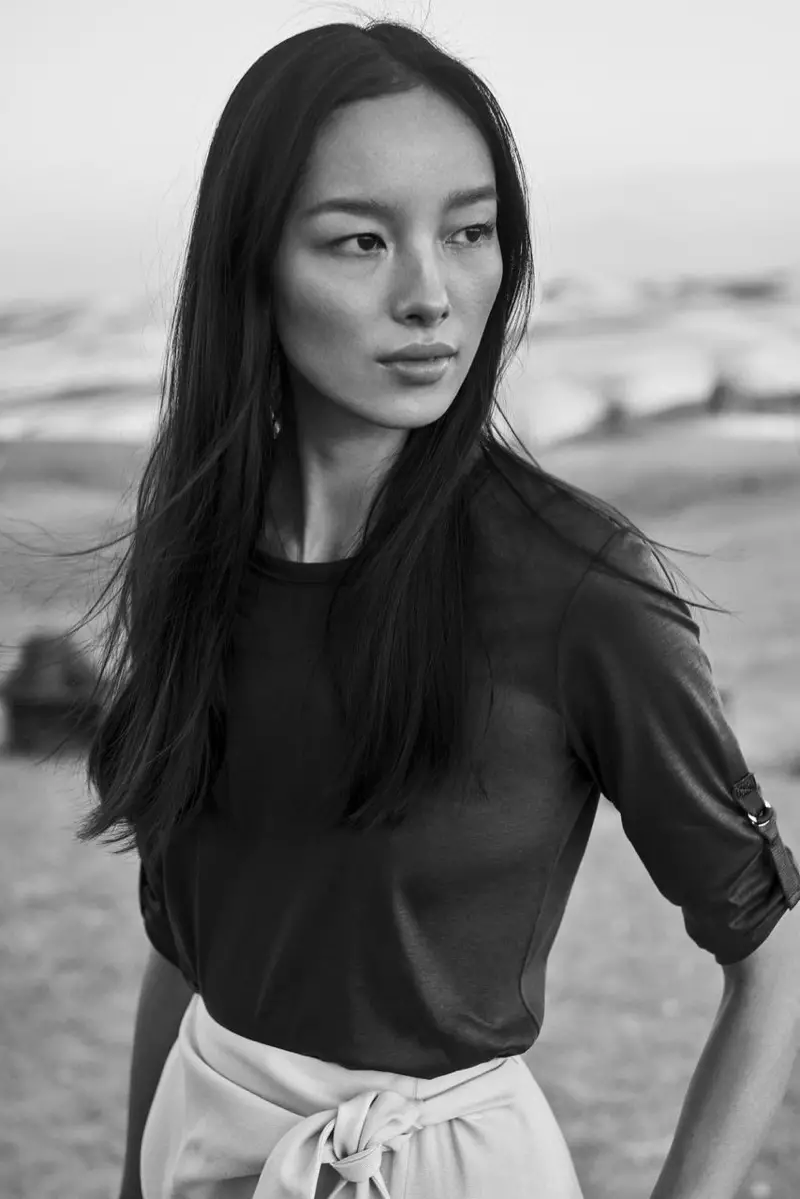 Fei Fei Sun, odfotené čiernobielo, hviezdi v kampani Massimo Dutti na jar 2017