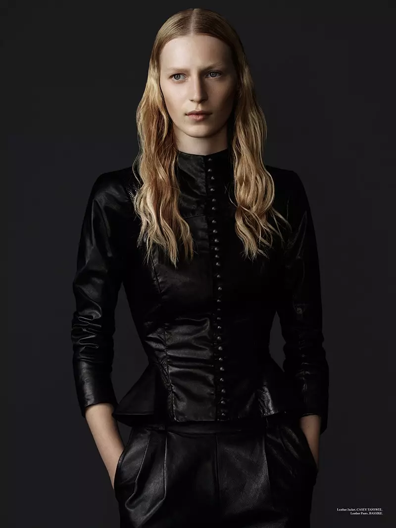 Julia Nobis, Christopher Ferguson tərəfindən Stonefox #3 Cover Çəkilişi üçün Qaranlıq Alır