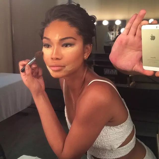 Chanel Iman contornea o seu rostro