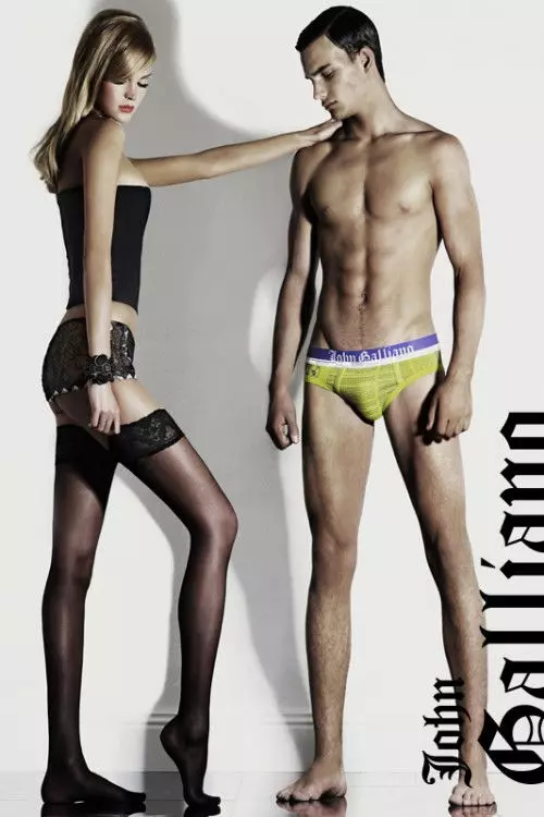 Erin Heatherton John Galliano Caij Nplooj Hlav 2011 Lingerie & Swimwear Kev Sib Tw los ntawm Robbie Fimmano