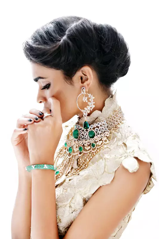 Nidhi + Radhika Wear Bridal Beauty za Grazia India od Tarasa Taraporvale