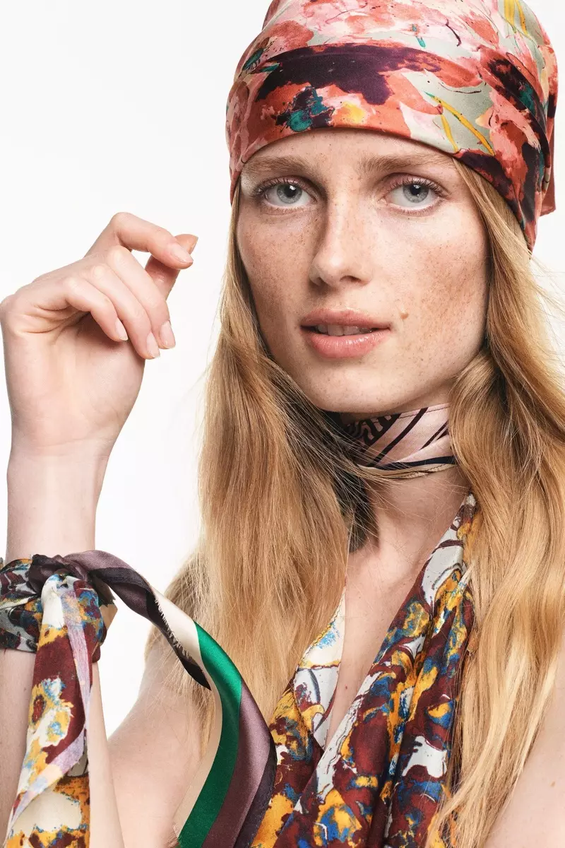 Zara dévoile une collection de foulards en édition limitée pour la saison automne-hiver 2021.