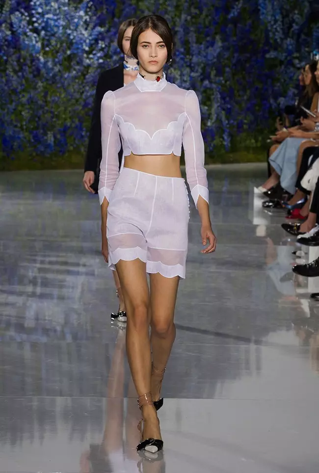 Dior Caij nplooj ntoos hlav 2016 | Paris Fashion Week