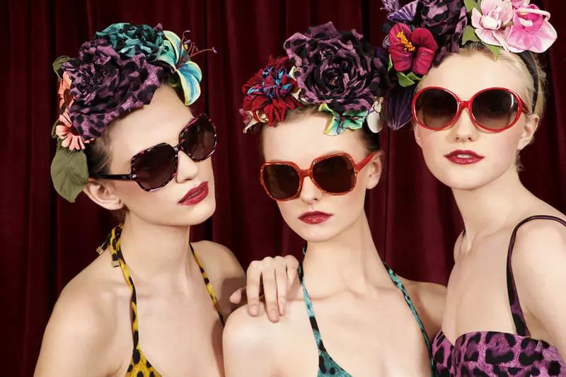 Dolce & Gabbana rudens 2010 | Vlada Rosļakova, Olga Šerere un Zuzana Gregorova