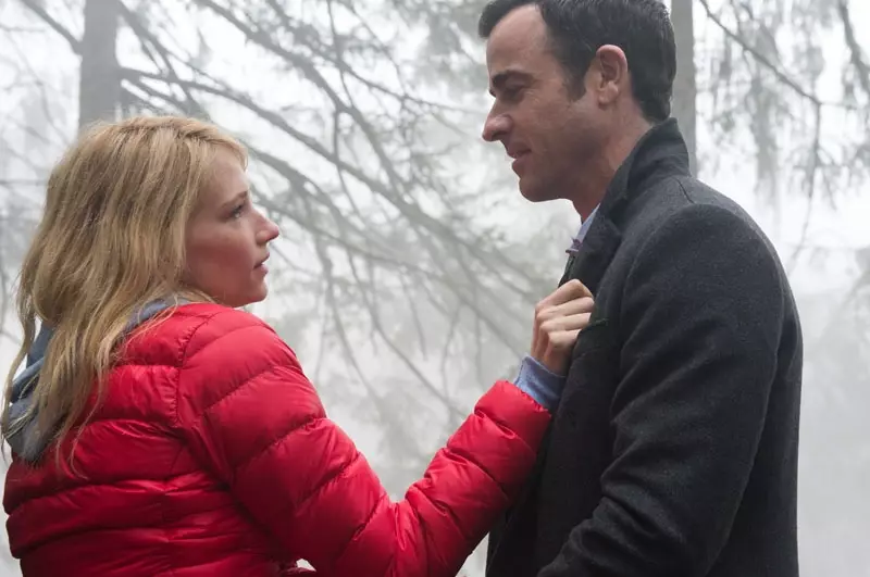 Haley Bennett และ Justin Theroux ใน Girl on the Train