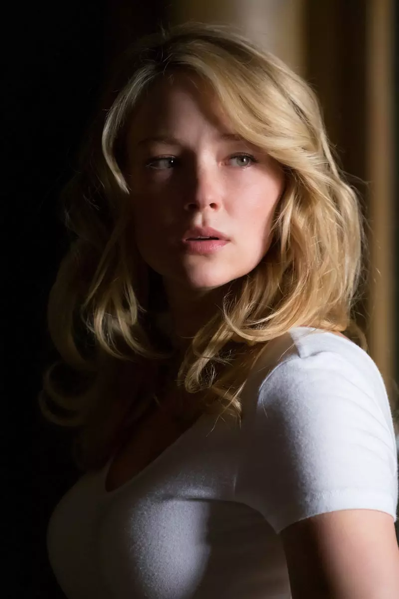 นักแสดงหญิง Haley Bennett ดูน่ากลัวในภาพนิ่งสำหรับ Girl on the Train