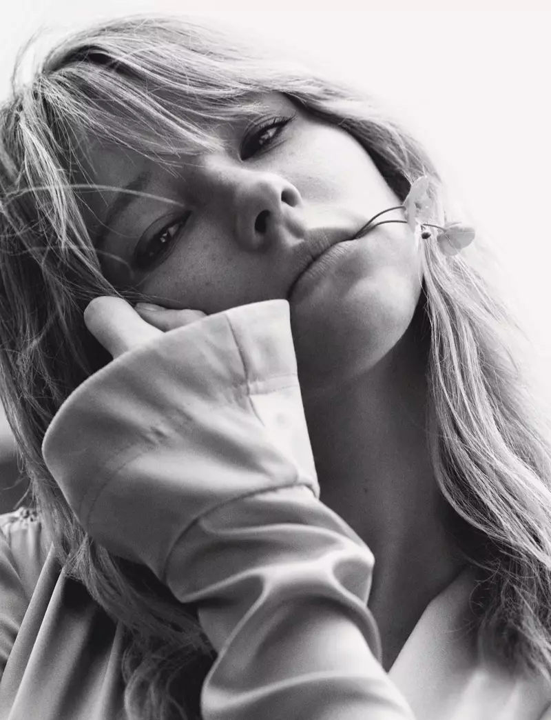 La actriz Haley Bennett obtiene su primer plano en esta imagen en blanco y negro