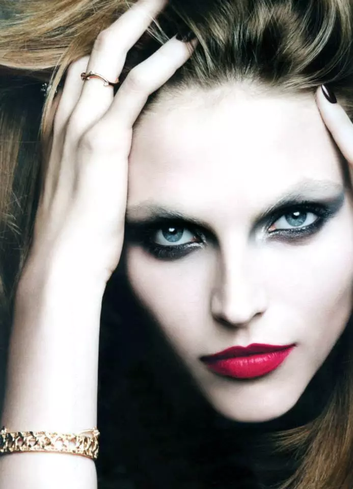 Karlina Caune brilla na revista Dior F/W 2013 de Ben Hassett