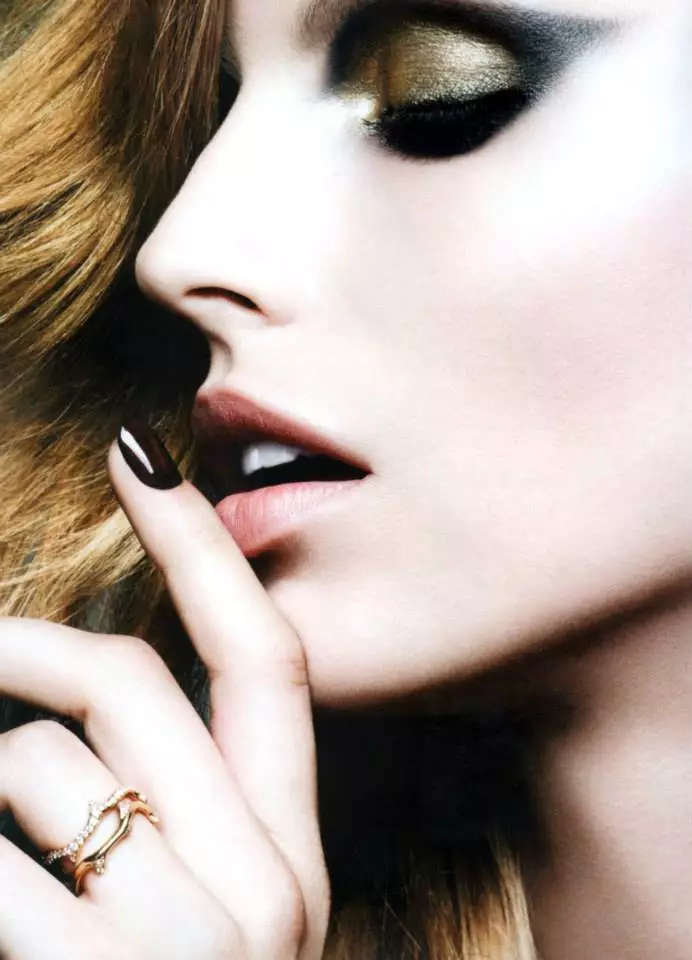 Karlina Caune lyser i Dior Magazine F/W 2013 av Ben Hassett