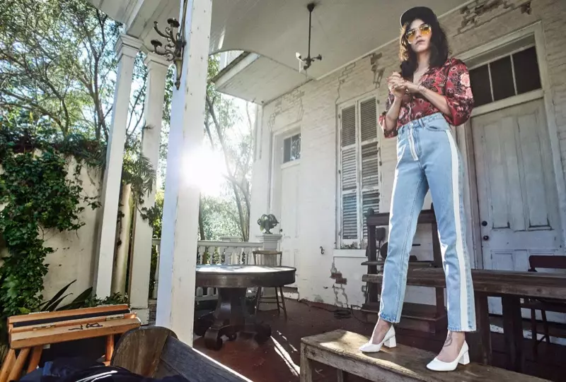 Jidher retro chic, Langley Fox Hemingway jippoża bi blouse stampata u denim ħafif tal-ħasil