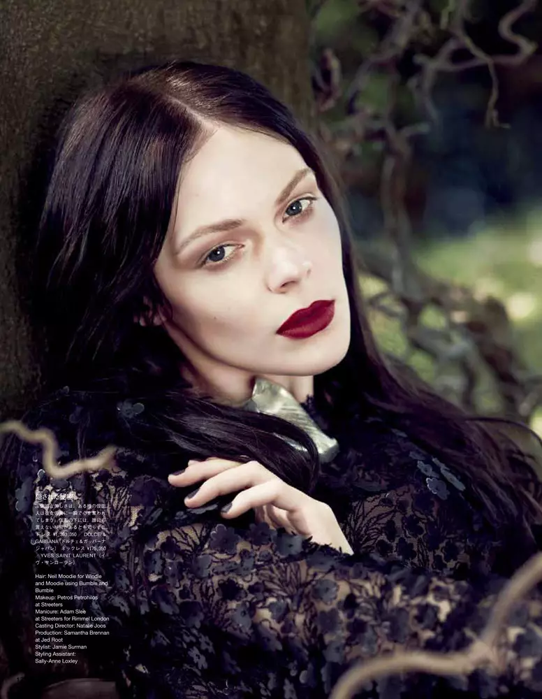 Kinga Rajzak presenta looks de beleza soñadora para Vogue Xapón en setembro de 2012