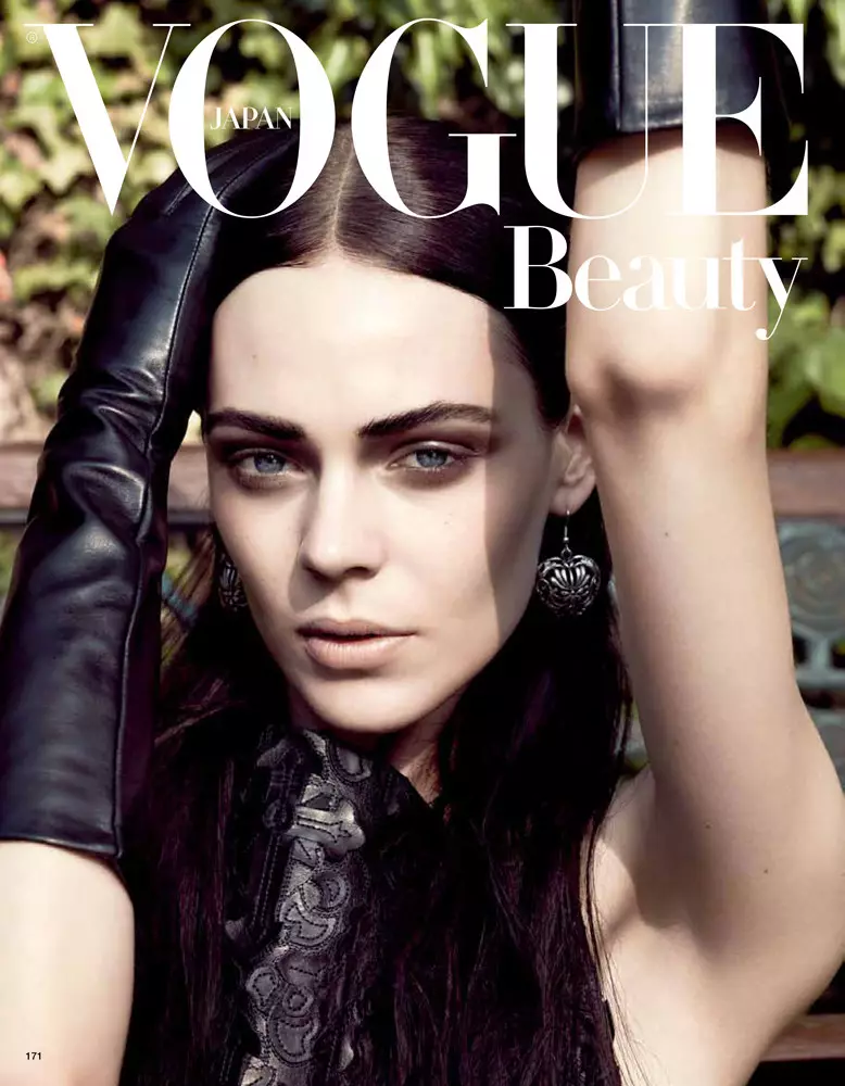 Kinga Rajzak modellerar Dreamy Beauty Looks för Vogue Japan september 2012