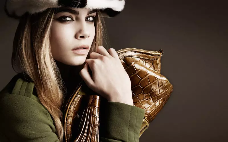 Jourdan Dunn ja Cara Delevingne Burberryn syksyn 2011 kampanjalle, Mario Testino