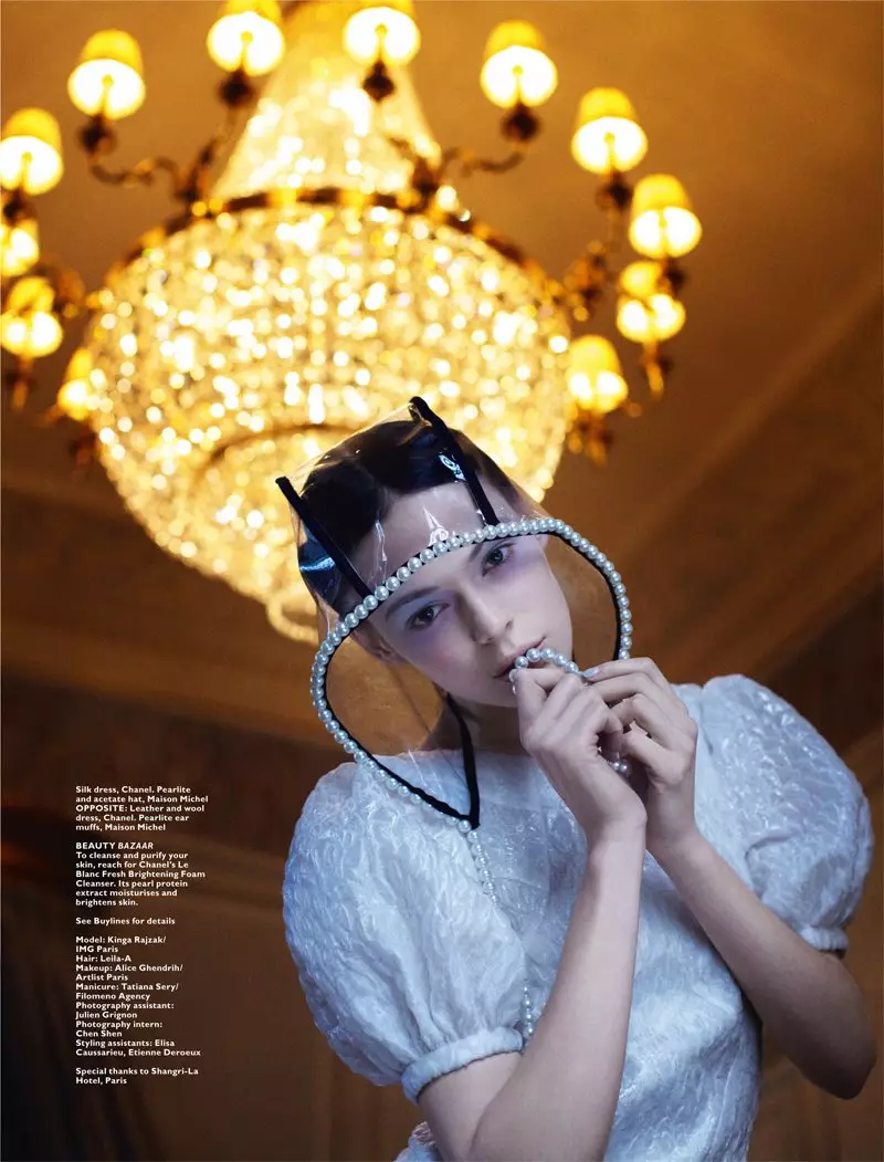 Kinga Rajzak ад Джона-Пола П'етруса ў Chanel для Harper's Bazaar Singapore