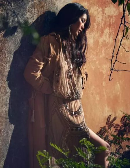 Liu Wen neemt Spring's Tribal Chic-looks aan voor ELLE France