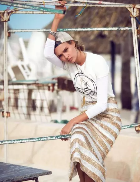 Josephine Skriver Goes Beach Casual för ELLE France Spread