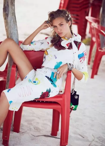 Josephine Skriver vai à praia casual para ELLE France Spread