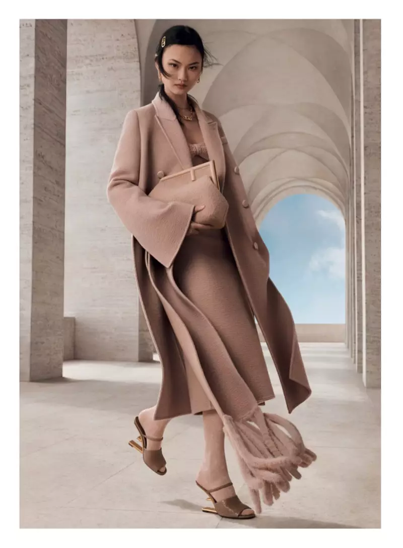 Хэ Цун снялся в рекламной кампании Fendi осень-зима 2021 года.
