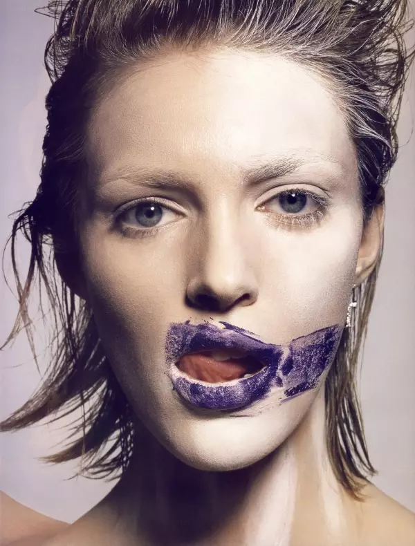 Vogue Paris novembro 2009 | Anja Rubik por Tyen