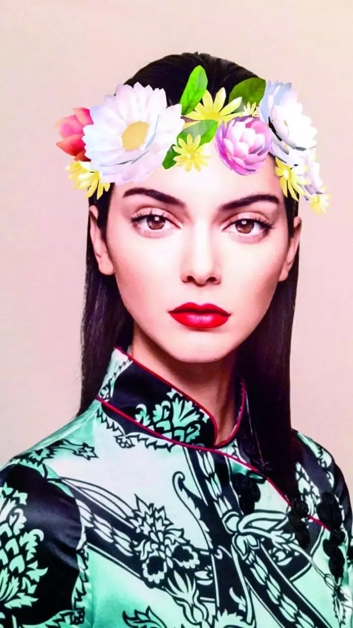 肯德尔詹纳（Kendall Jenner）用花冠过滤器惊叹