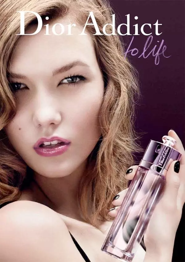 Karlie Kloss pou reklam odè 'Dior Addict to Life' an 2009.