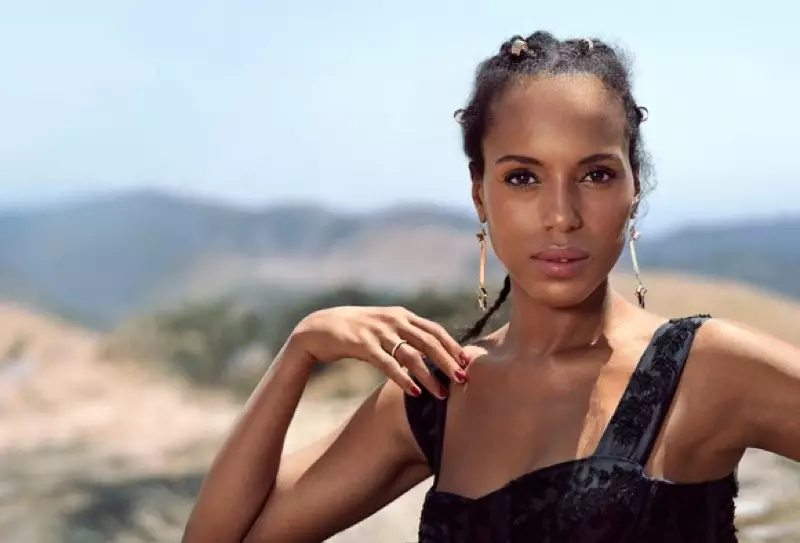 Kerry Washington pose dina pakéan Dior sareng anting Oblik Atelier