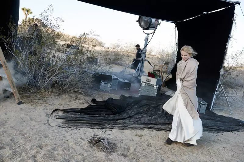 Nicole Kidman poze pou Peter Lindbergh nan fim sinema lamòd