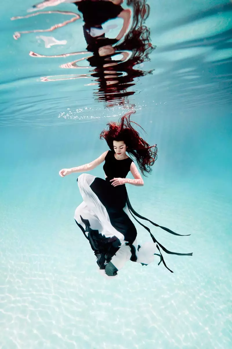 Dem Feline Blush seng 'Wonderland Couture' Kampagne bitt Underwater Imagery vum Ilse Moore