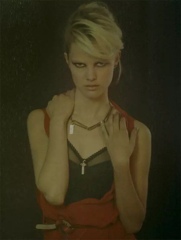 Hannah Holman ni Peppe Tortora para sa Gray Fall 2010