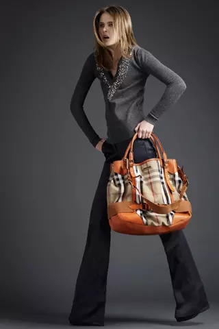 Burberry 2011-nji ýylyň güýzünden öň