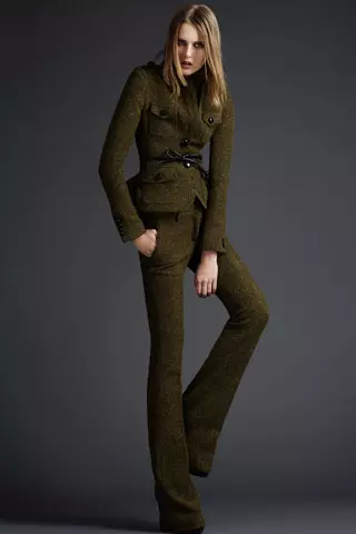 Burberry Pre-Fall 2011 yil