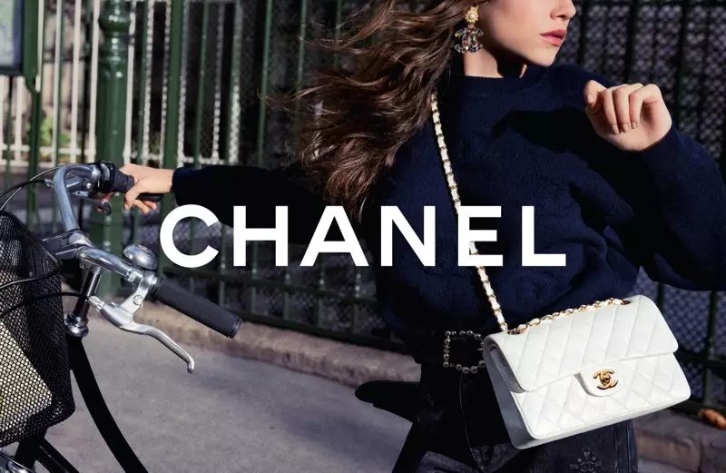 Inez & Vinoodh сүрөтү Chanel Iconic сумкасынын 2021 кампаниясы.