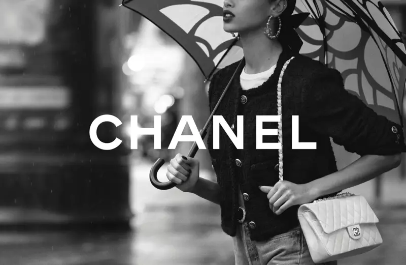 Kempen Chanel Iconic Bag 2021 bergambar di Paris.