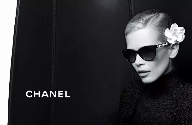 Kampanyaya Chanel Eyewear Fall 2011 | Claudia Schiffer ji aliyê Karl Lagerfeld