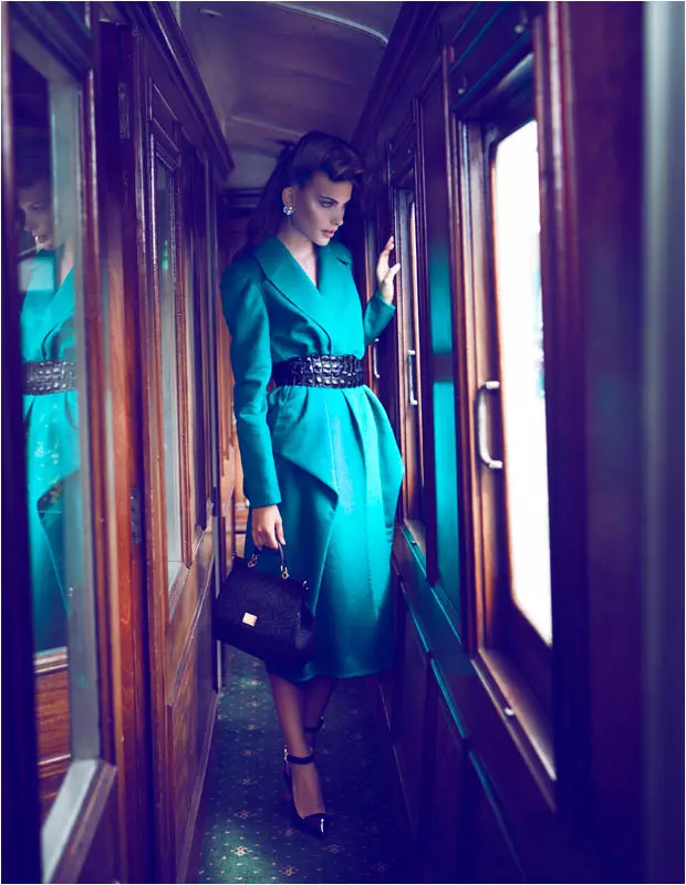 Semka Semenchenko é Retro Chic para Harrods Magazine por Tibi Clenci