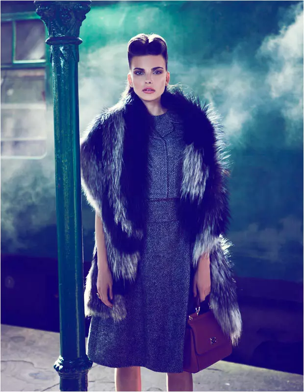 Semka Semenchenko는 Tibi Clenci의 Harrods Magazine을 위한 레트로 시크입니다.