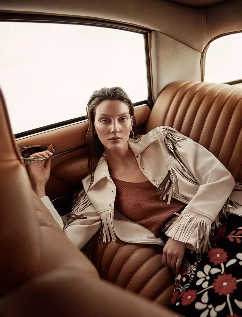 Veroniek Gielkens poserer i Chic Neutrals for Mujer Hoy