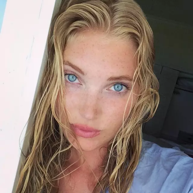 Elsa Hosk macht ein Foto auf den Bahamas