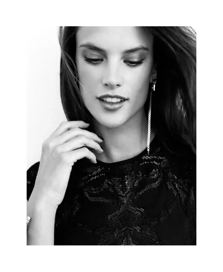 Alessandra Ambrosio ni Ruben Vega para sa Yo Dona Abril 2012