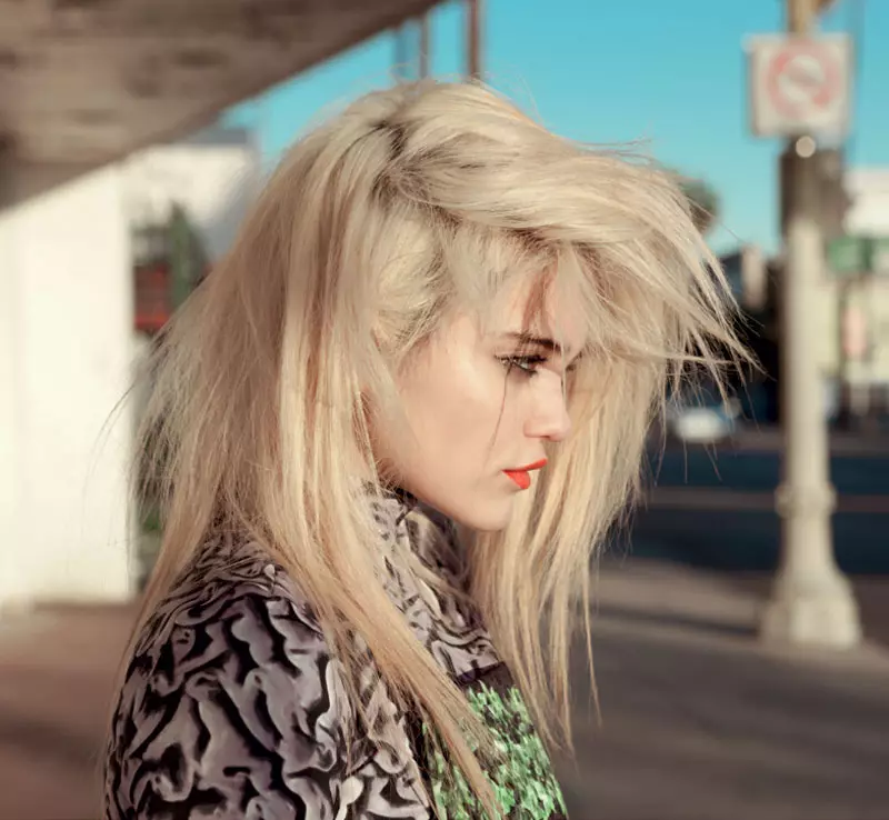 Sky Ferreira leikur í L'Officiel Hollandi mars 2013 forsíðumyndatöku